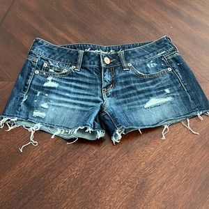 American Eagle jean shorts size 4 never worn. New with out tags